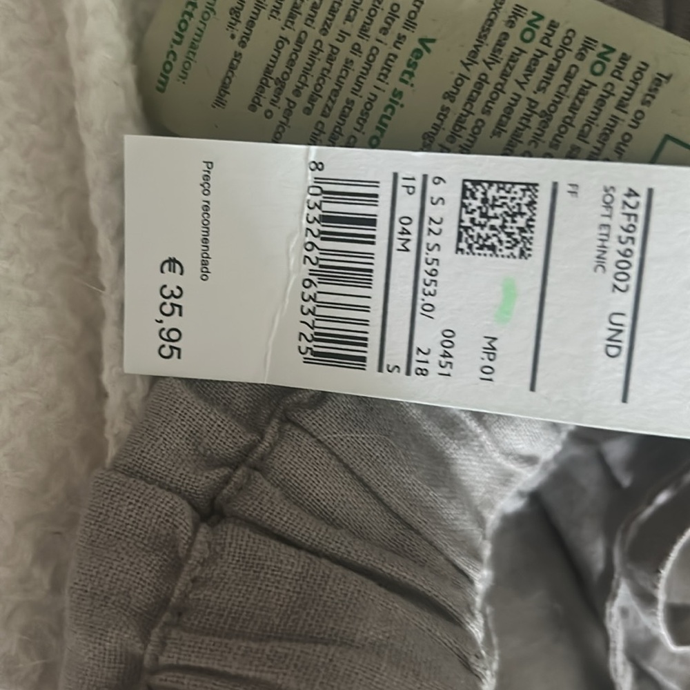 Imported grey linen shorts by United colors of Benetton Size S - Picture 4 of 4